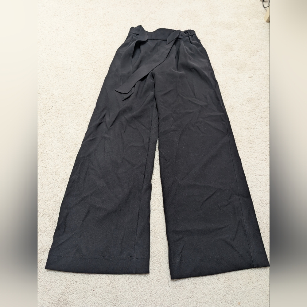 Lululemon Pants Womens 4 Wide Leg Black Noir Pleated Trousers
High Rise Belted